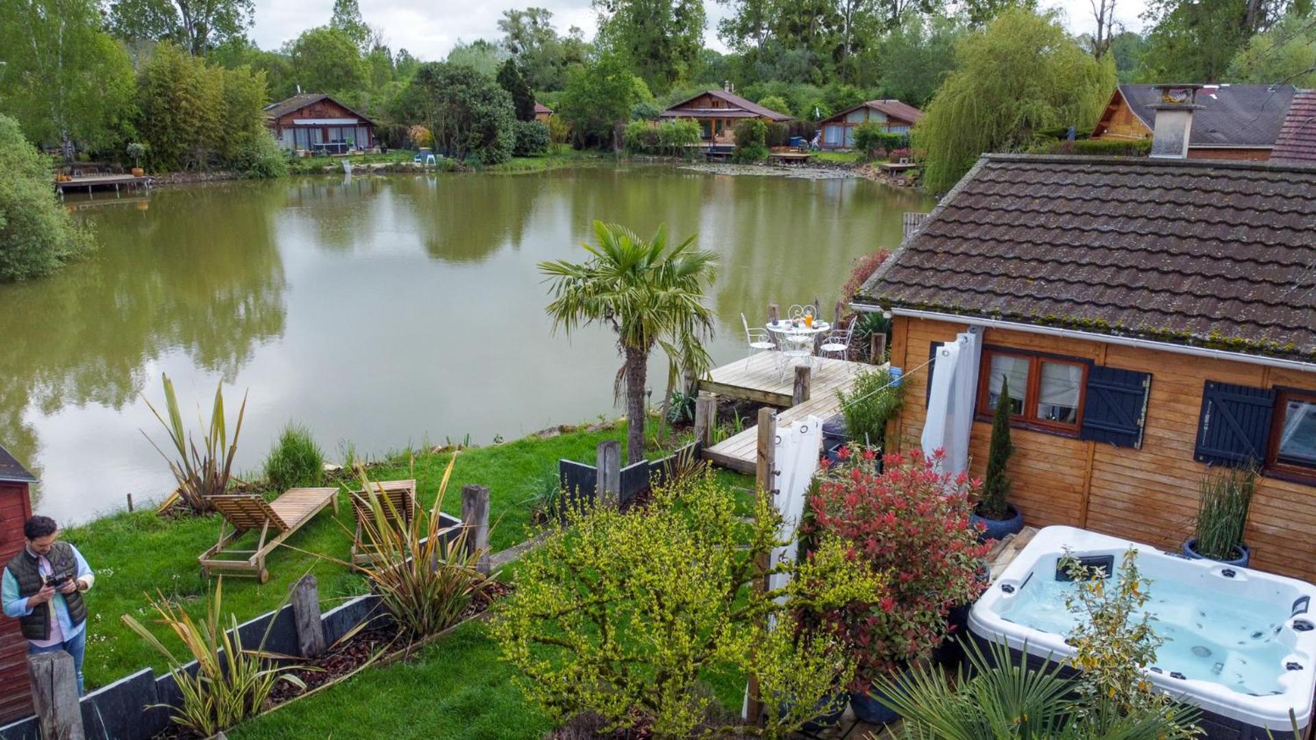 Kaebane 85, Lodge Avec Spa Au Bord De L'Eau Prouilly Exterior photo